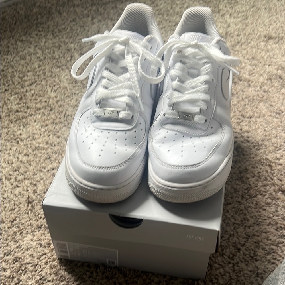 Men’s Nike Air Force 1 ‘07 Size 9